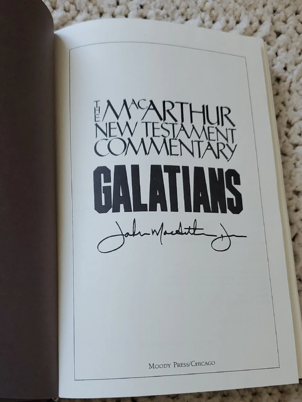 The MacArthur New Testament Commentary: Galatians - Maroon & Gold